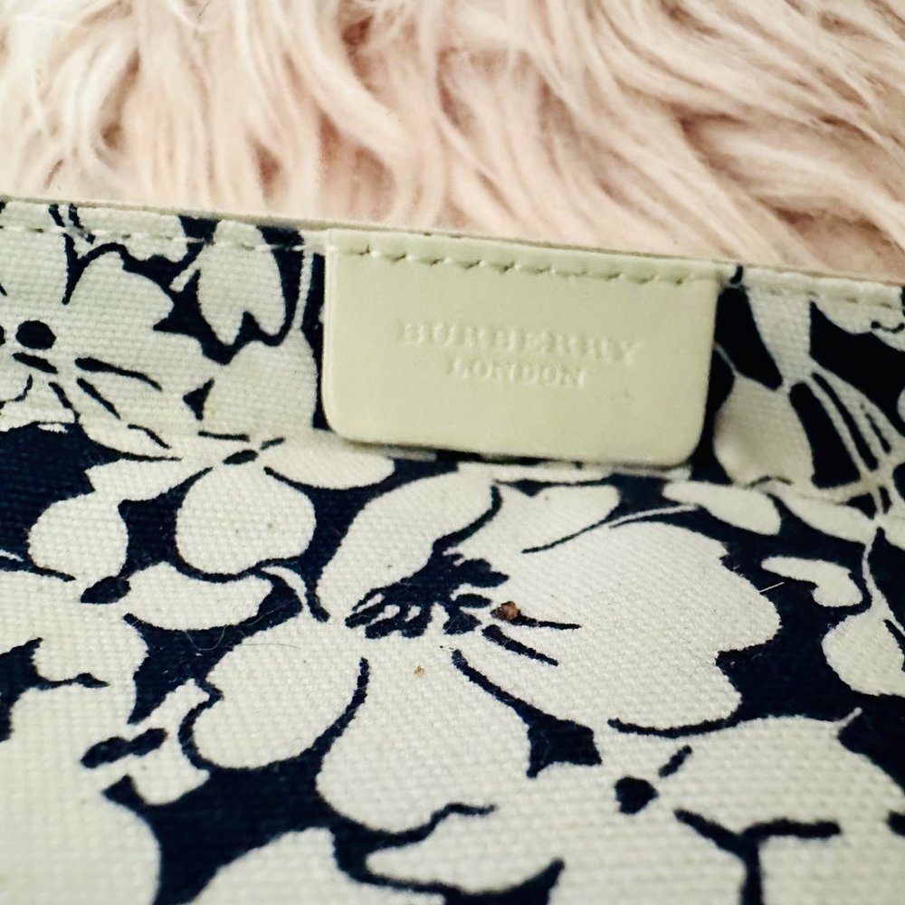 AUTHENTIC BURBERRY FLORAL VINYL AND PATENT LEATHER SHOULDER BAG VINTAGE - Picture 8 of 13
